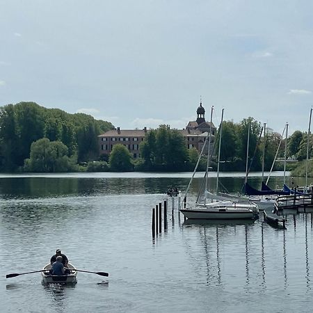 Flat In Eutin On The Kleiner Eutiner See Lake المظهر الخارجي الصورة