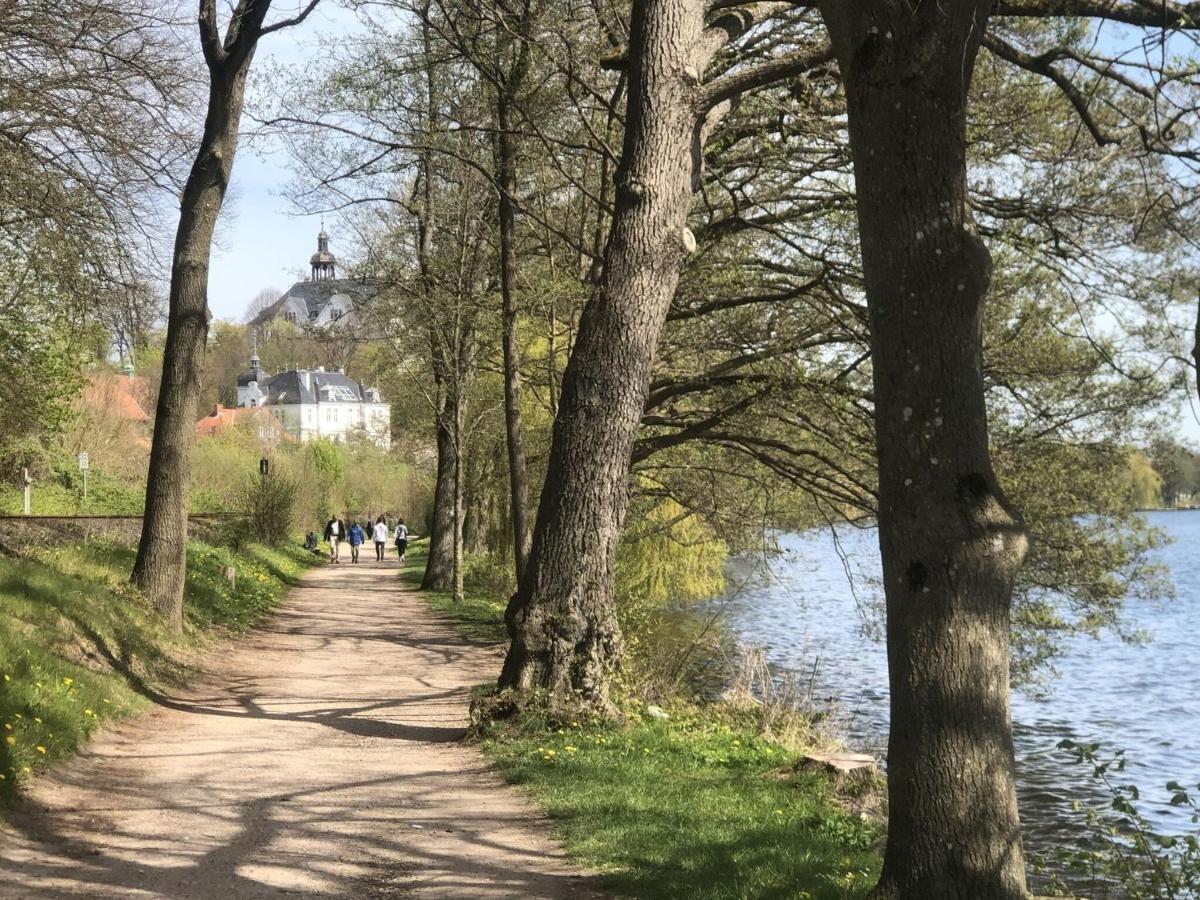 Flat In Eutin On The Kleiner Eutiner See Lake المظهر الخارجي الصورة