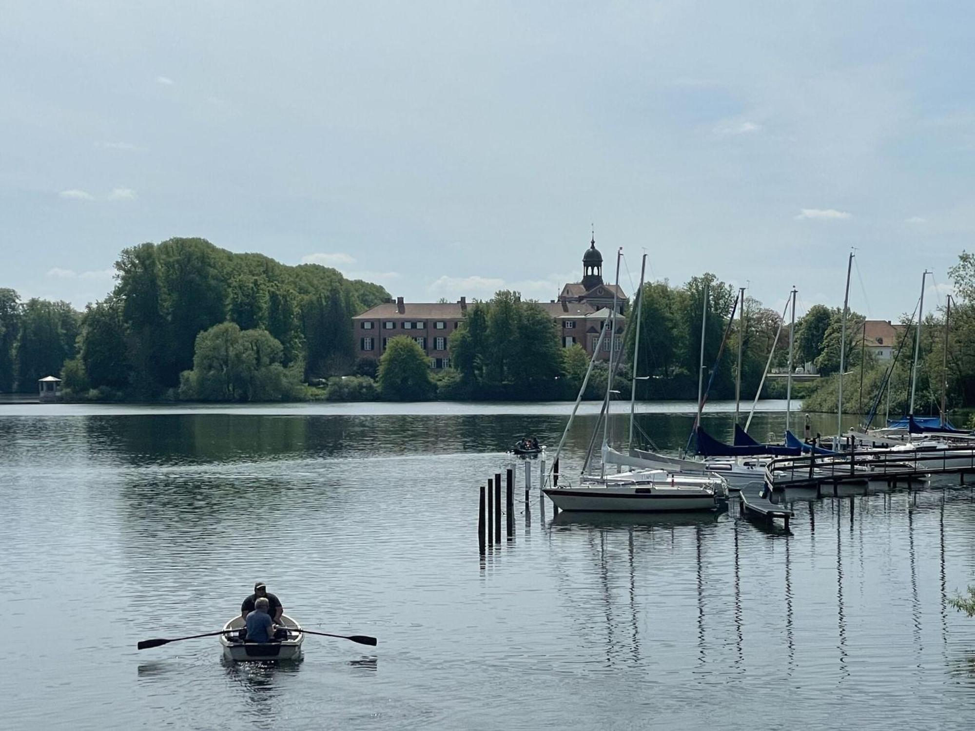 Flat In Eutin On The Kleiner Eutiner See Lake المظهر الخارجي الصورة